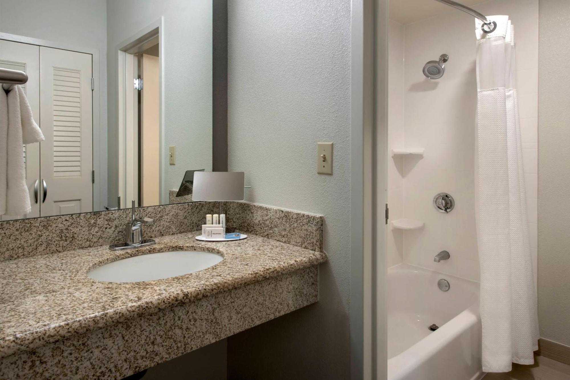 Courtyard By Marriott Boston Norwood/Canton Extérieur photo
